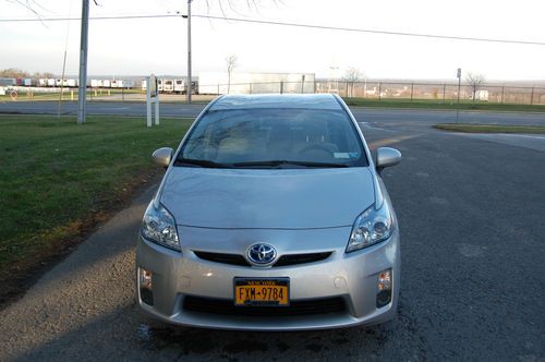 2011 toyota prius base hatchback 4-door 1.8l  one owner, 15,563 miles