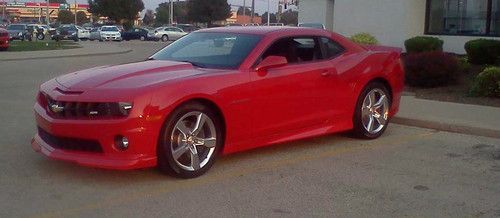 2012 chevrolet camaro ss coupe 2-door 1ss 846 miles, must see,no disaapointments