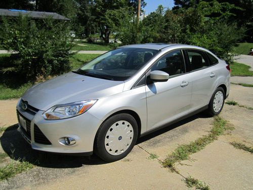 2012 ford focus se sedan 4-door 2.0l