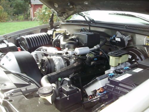 1999 GMC Suburban Sierra SLE 1500 4WD,Adult Owned,Very Nice,Rust Free Body, image 5