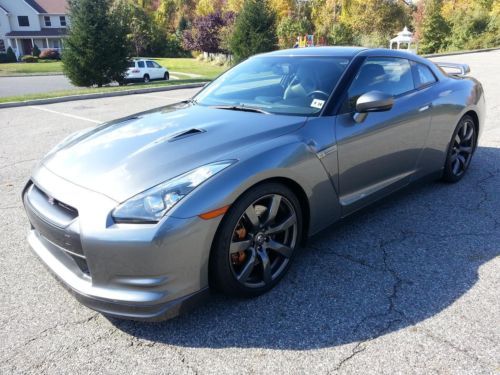 Killer 2009 nissan gt-r only 6900 miles fully serviced/inspected $2k+ incl w/bin