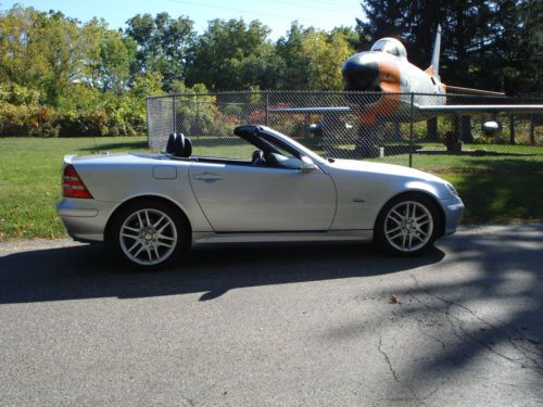 2004 mercedes-benz slk230 kompressor convertible 2-door 2.3l