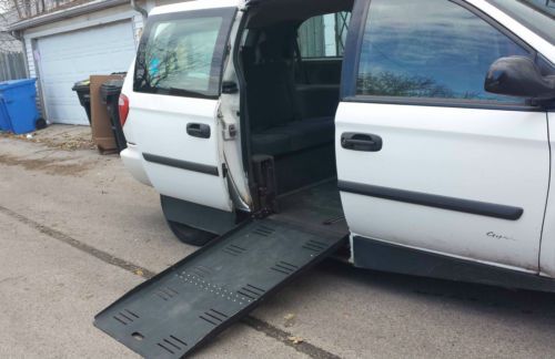 Dodge - grand caravan 2007 handicap accessible ramp