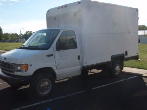 2000 ford box truck 29,305 orig miles,municipally owned and maintained.