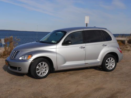 Sleek 2010 chrysler pt cruiser classic wagon 4-door 2.4l, &lt;18,000 miles!