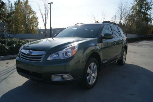 2011 subaru outback 3.6r limited. 20,740 miles.leather. sunroof. awd!! 1 owner