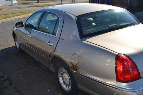 2001 Lincoln Towncar, image 4