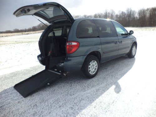 2006 chrysler town &amp; country wheelchair/handicap ramp van rear entry conversion