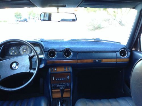 This silver 1981 Mercedes 300D with blue interior is the classic W123 Chassis, image 5