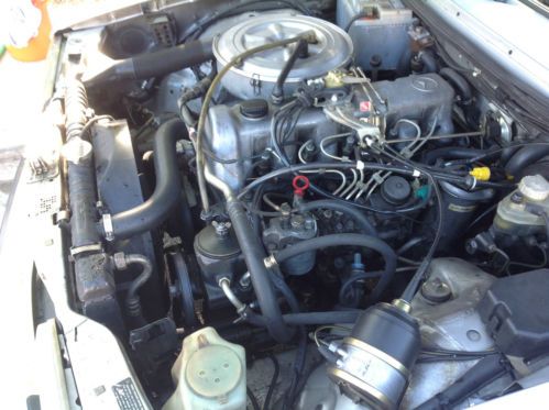 This silver 1981 Mercedes 300D with blue interior is the classic W123 Chassis, image 8