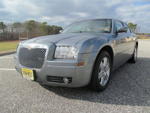 2006 CHRYSLER 300 TOURING AWD V6 SEDAN  NO RESERVE CLEAN CARFAX GREAT CONDITION, image 2