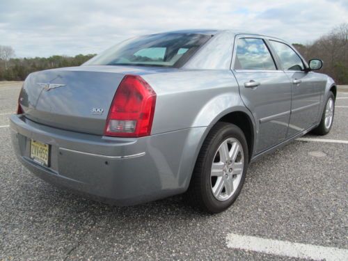 2006 CHRYSLER 300 TOURING AWD V6 SEDAN  NO RESERVE CLEAN CARFAX GREAT CONDITION, image 4