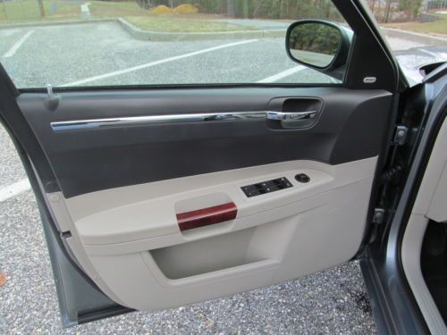 2006 CHRYSLER 300 TOURING AWD V6 SEDAN  NO RESERVE CLEAN CARFAX GREAT CONDITION, image 12