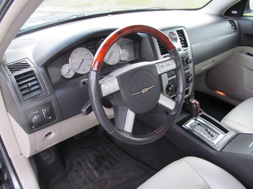 2006 CHRYSLER 300 TOURING AWD V6 SEDAN  NO RESERVE CLEAN CARFAX GREAT CONDITION, image 15