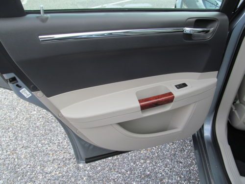 2006 CHRYSLER 300 TOURING AWD V6 SEDAN  NO RESERVE CLEAN CARFAX GREAT CONDITION, image 16