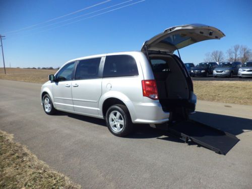 2011 dodge grand caravan wheelchair/handicap ramp van rear entry conversion