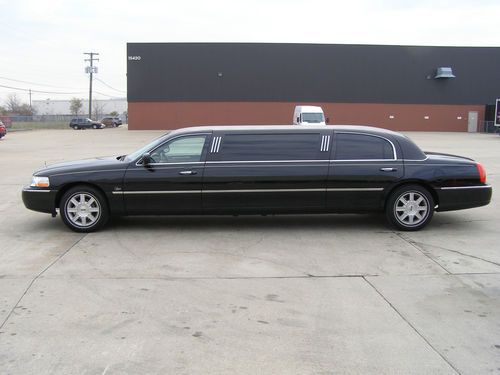 2008 lincoln town car executive sedan 4-door 4.6l