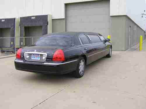 2008 Lincoln Town Car Executive Sedan 4-Door 4.6L, image 3
