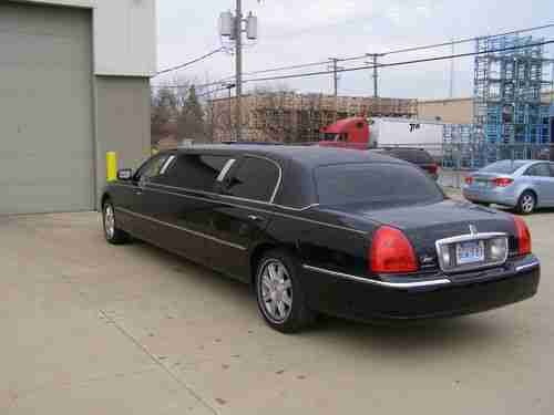 2008 Lincoln Town Car Executive Sedan 4-Door 4.6L, image 4