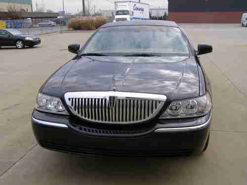 2008 Lincoln Town Car Executive Sedan 4-Door 4.6L, image 5