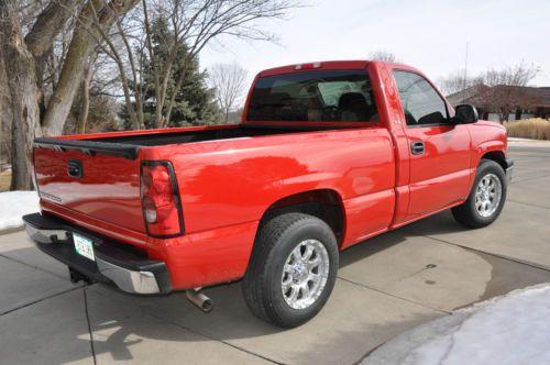 2004 chevy silverado 1500  beautiful !