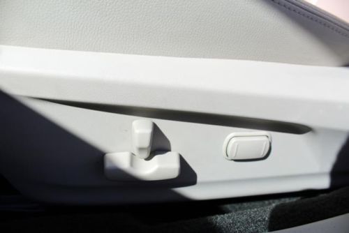 3.6R 13k Miles Tan Leather Sunroof Bluetooth Keyless No Reserve Hatchback 4WD, image 13