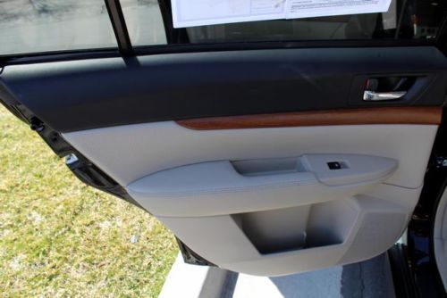 3.6R 13k Miles Tan Leather Sunroof Bluetooth Keyless No Reserve Hatchback 4WD, image 20