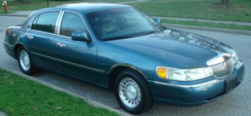2001 LINCOLN TOWNCAR EXECUTIVE 1 OWNER 58K GARAGE KEPT BLUE/BLUE EXCELLENT COND!, US $4,800.00, image 2
