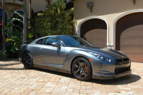 2010 nissan gtr. low miles, clean, loaded, fully serviced, two owner
