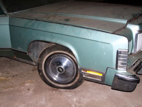 1976 Lincoln Continental Town Car 4 Door Sedan, image 2