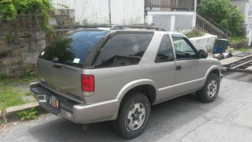 2001 Chevrolet Blazer LS Sport Utility 2-Door 4.3L, image 2