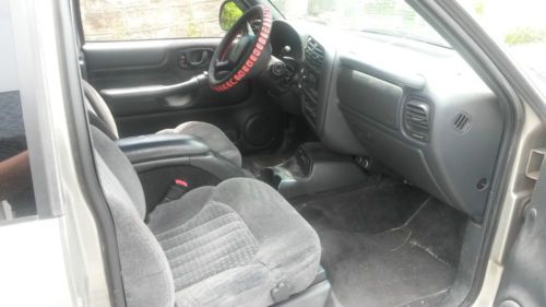 2001 Chevrolet Blazer LS Sport Utility 2-Door 4.3L, image 6