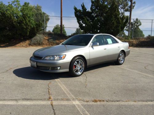 2001 lexus es300- immaculate- low miles