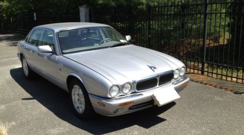 2002 jaguar xj8 base sedan 4-door 4.0l