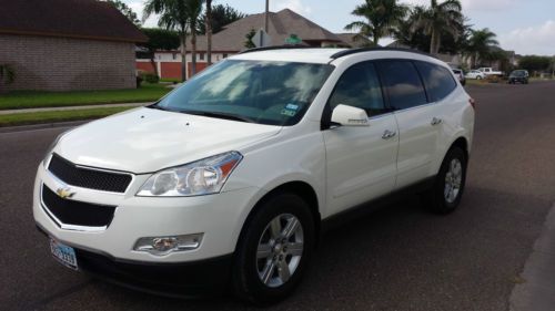 2011 chevrolet traverse lt, like new