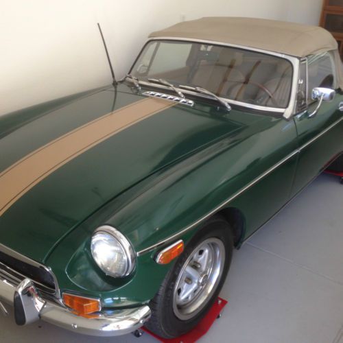 1972 mgb british racing green with tan stripe