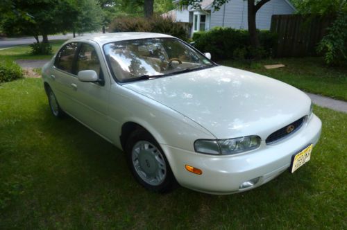 1996 infinity j30  pearl white / low mile / senior owned forida car