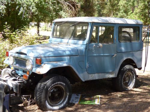 1969 toyota landcruser, hardtop ,half doors, bikini top.