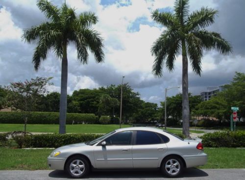 2004 ford taurus-low mileaage-6 cd changer- 4 new tires looks and runs like new
