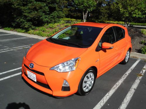 2013 toyota prius c two hatchback 4-door 1.5l