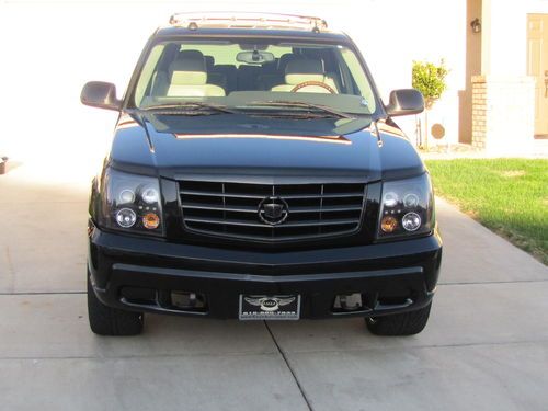 Cadillac escalade in great condition with aftermarket parts