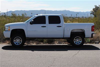 Lifted 2009 chevy silveardo crew cab 1500 4x4...lifted chevy silverado 1500 lt