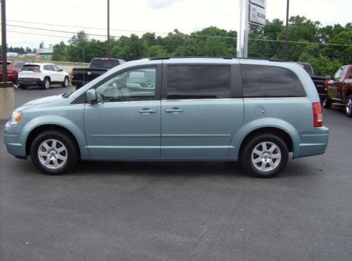 2010 chrysler town & country touring