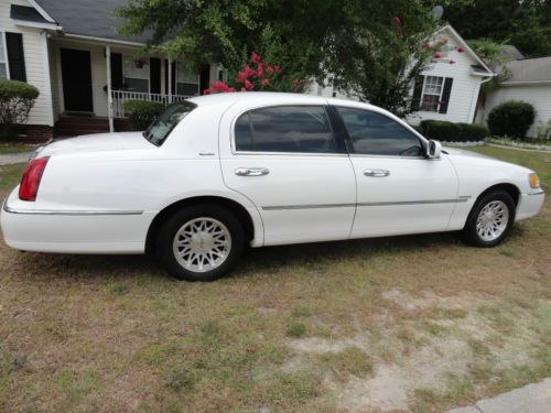 2002 Lincoln Town Car Signature Sedan 4-Door 4.6L, image 4