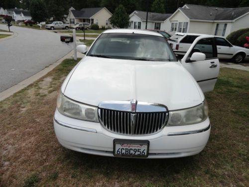 2002 Lincoln Town Car Signature Sedan 4-Door 4.6L, image 5
