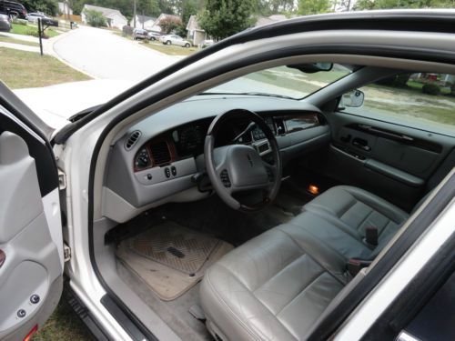 2002 Lincoln Town Car Signature Sedan 4-Door 4.6L, image 7