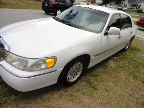 2002 Lincoln Town Car Signature Sedan 4-Door 4.6L, image 9