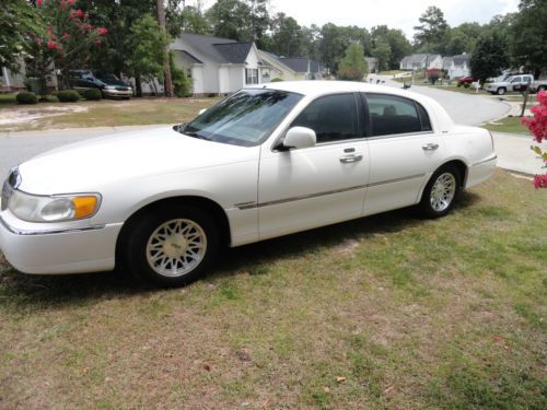 2002 Lincoln Town Car Signature Sedan 4-Door 4.6L, image 10