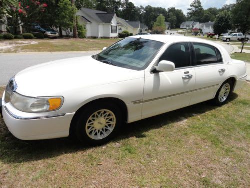 2002 Lincoln Town Car Signature Sedan 4-Door 4.6L, image 12