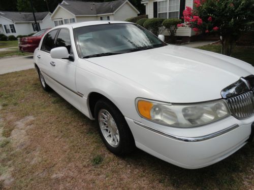 2002 Lincoln Town Car Signature Sedan 4-Door 4.6L, image 14